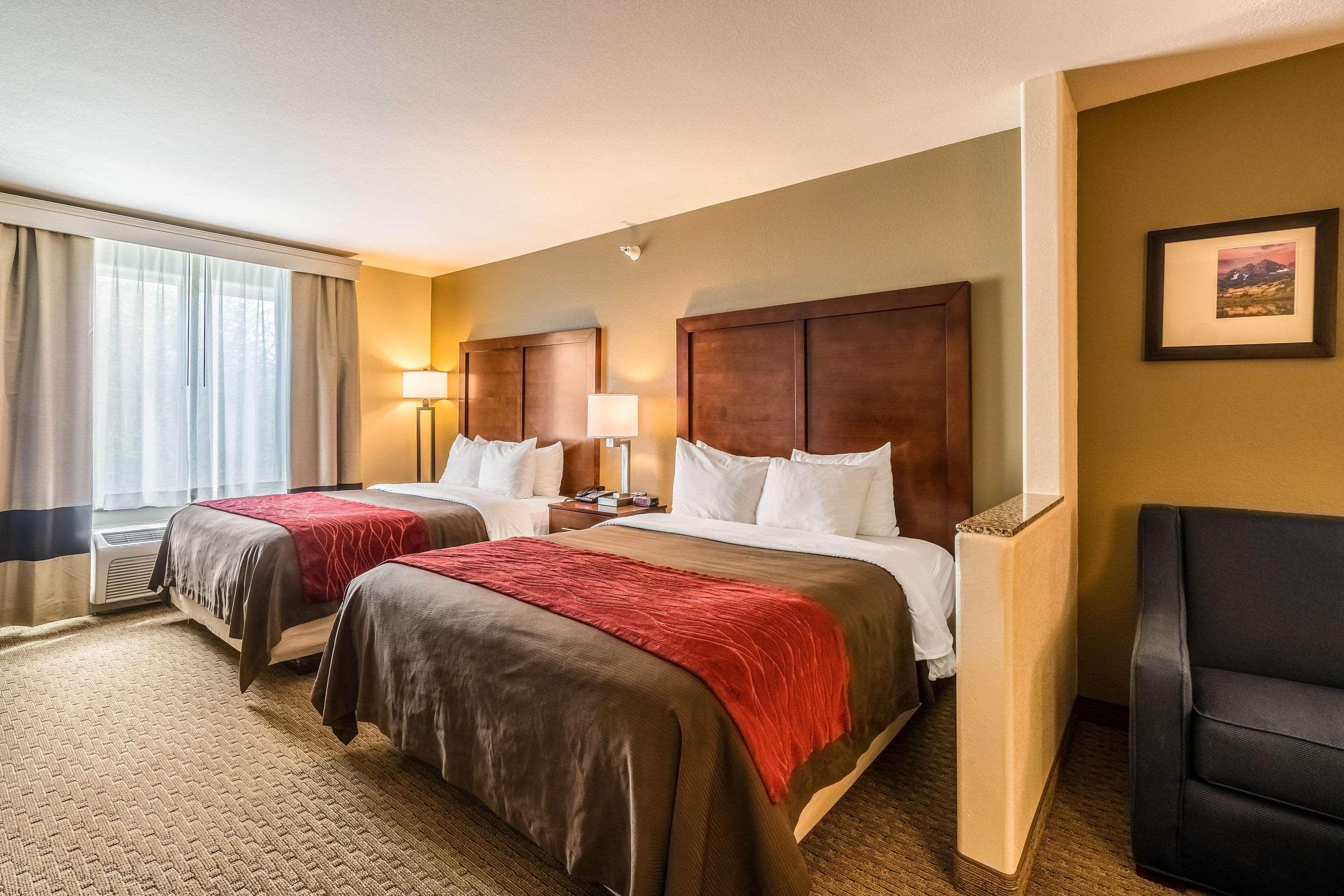 Comfort Inn & Suites Райфл Экстерьер фото