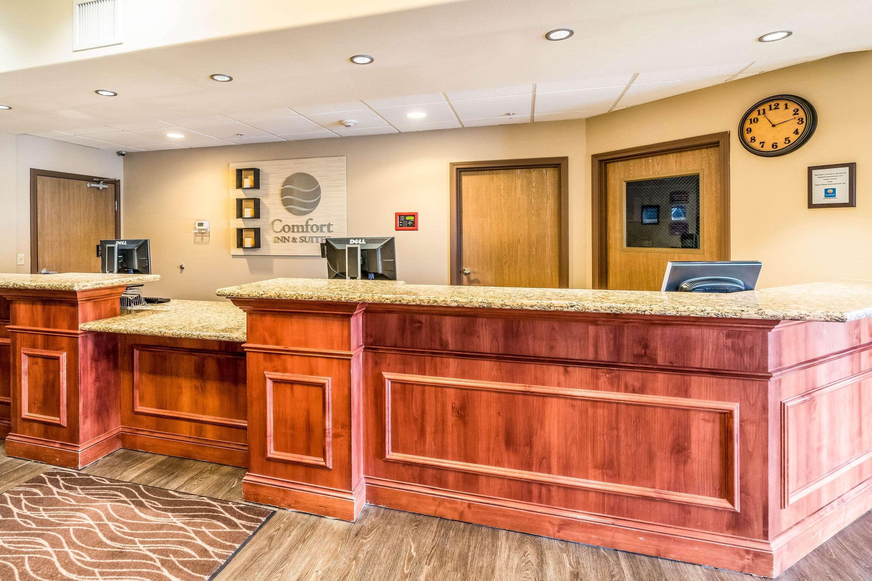 Comfort Inn & Suites Райфл Экстерьер фото