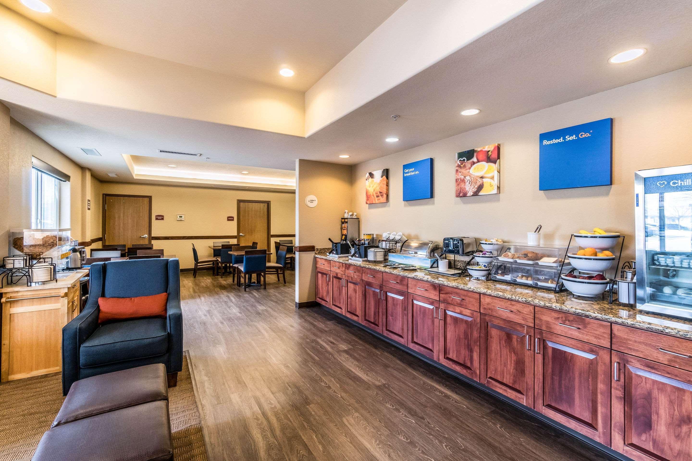 Comfort Inn & Suites Райфл Экстерьер фото