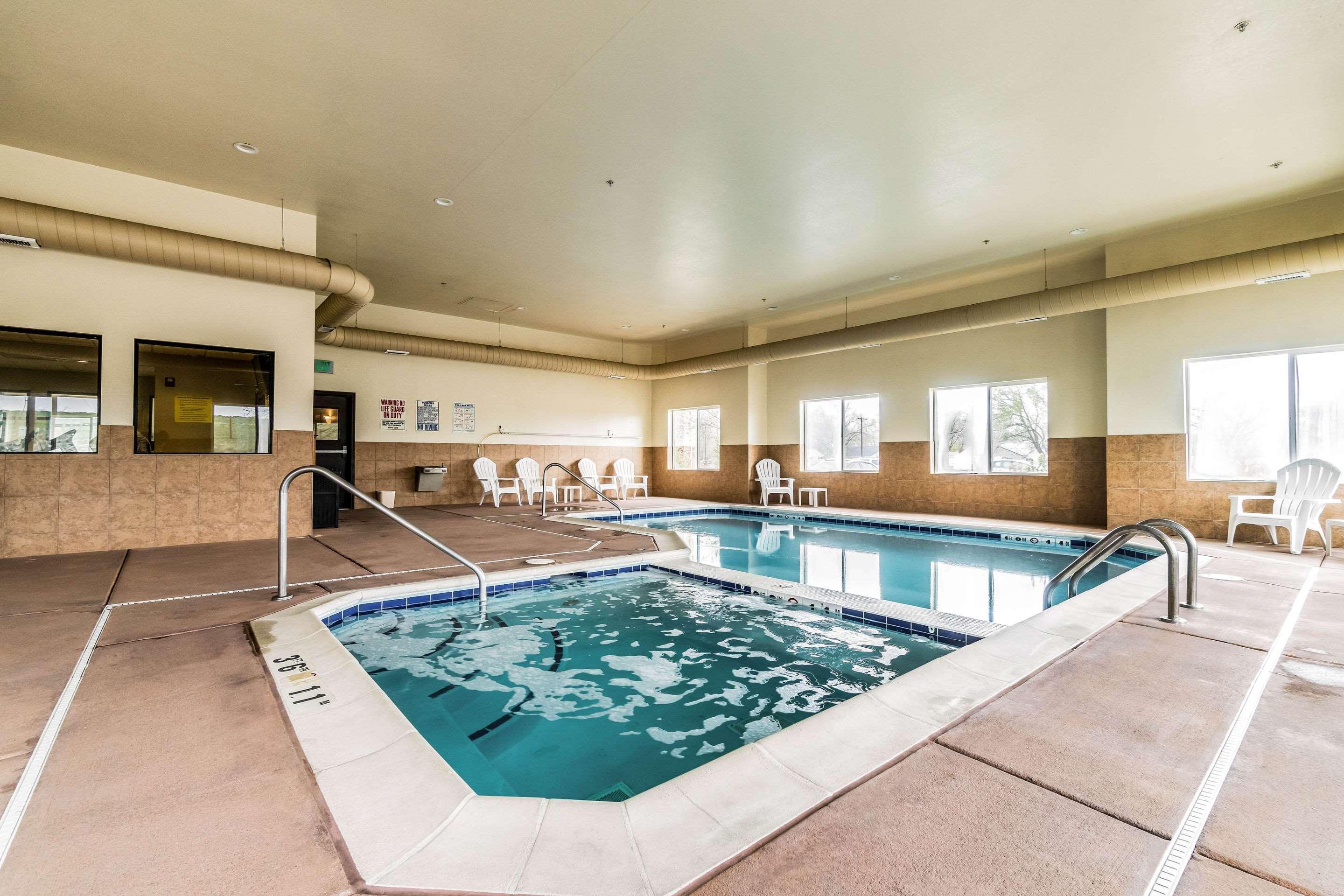 Comfort Inn & Suites Райфл Экстерьер фото