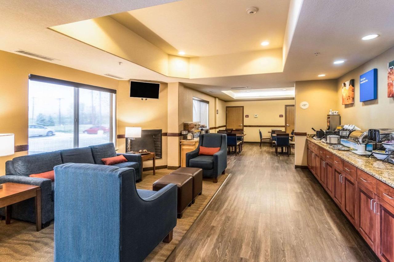 Comfort Inn & Suites Райфл Экстерьер фото